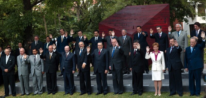 pres-group-wave.jpg