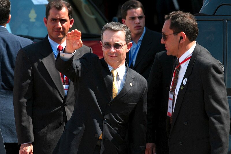 w-uribe-hailing.jpg